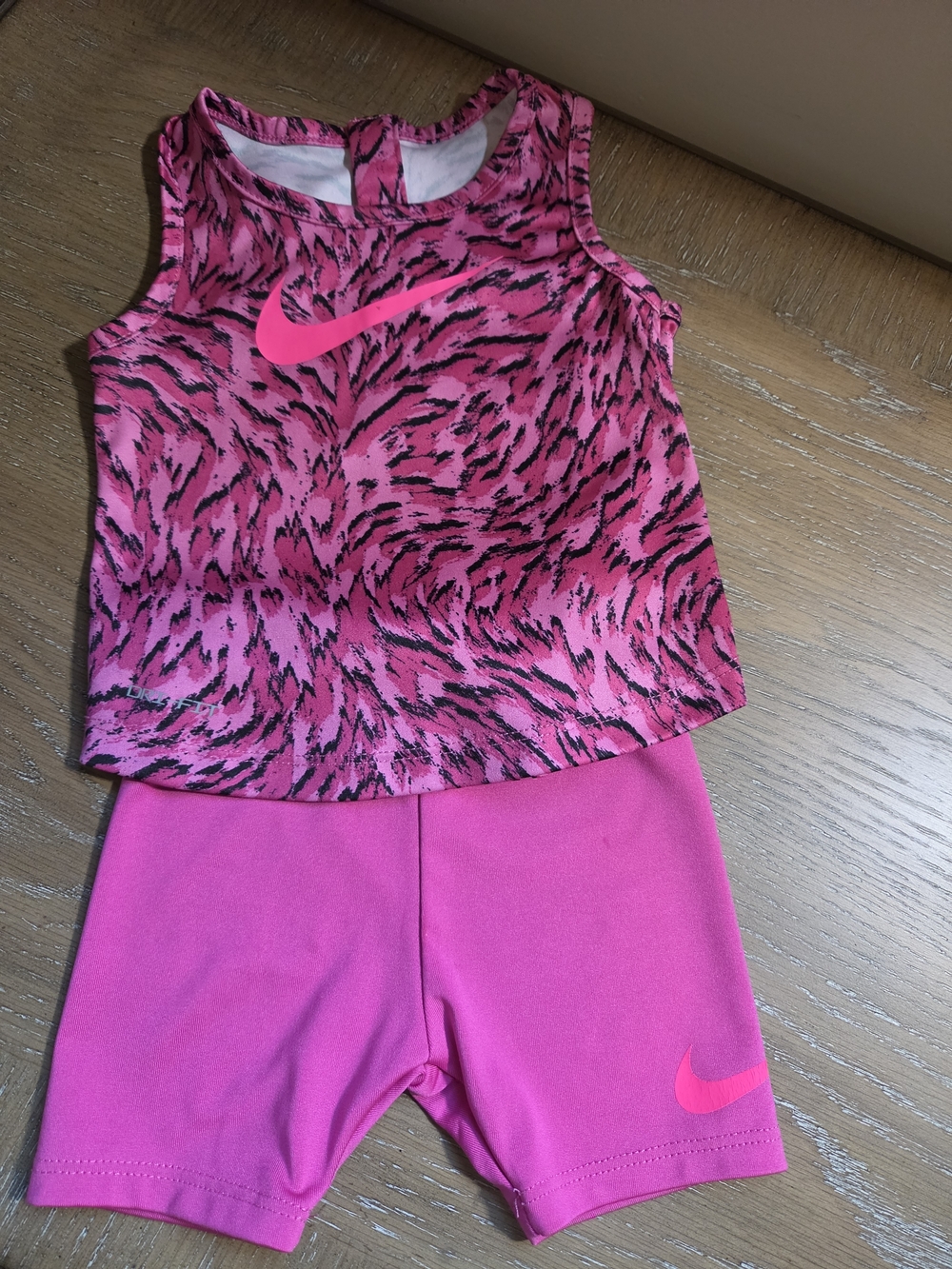 Nike Girls Outfit - 18M